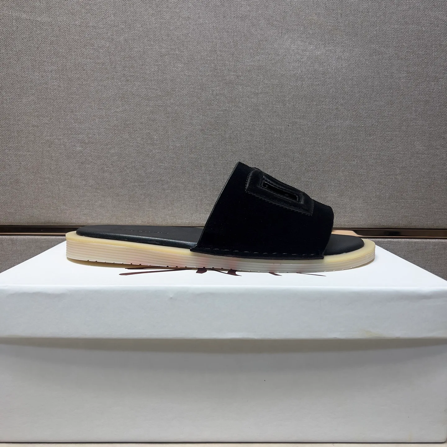 Men's men's shoes 💰pp340【DG～】Men's casual slippers 2025z cabinet sales simultaneously 🔶Size: 38-44#️⃣ 🔷5 colors🔜The upper is made of multi-material splicing➕Genuine leather lining, comfortable and breathable, sole: original comfortable, wear-resistant and non-slip outsole, ⚠️Real 📱Photographed🎬The real thing is better📢📢📢